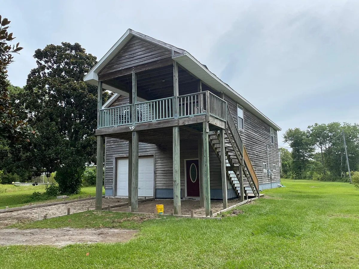 Building Photo - 150 Lake Rd