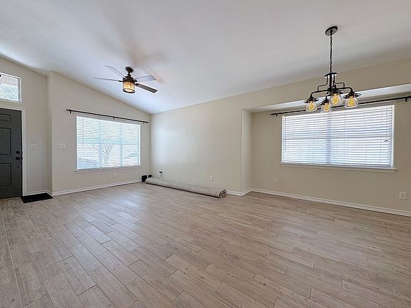 4th image of 848 Sunset Park Dr