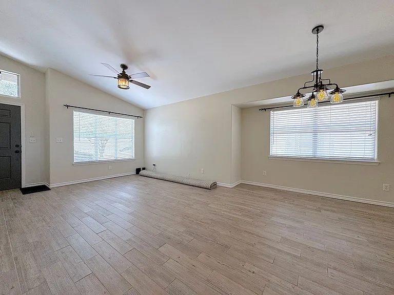 848 Sunset Park Dr — Photo 4