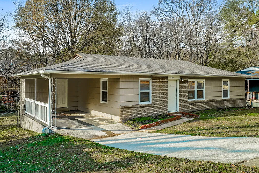 3 bed, 1.0 bath, 1076 sqft, $1,470 — Photo 3