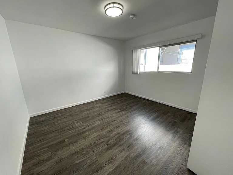 1626 N Hobart Blvd — Photo 3