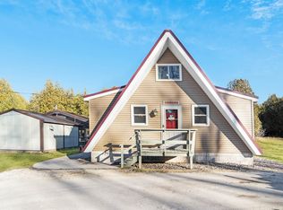 6815 E Hillcrest Rd, Two Rivers, WI 54241