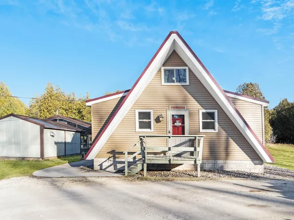 6815 E Hillcrest Rd, Two Rivers, WI 54241