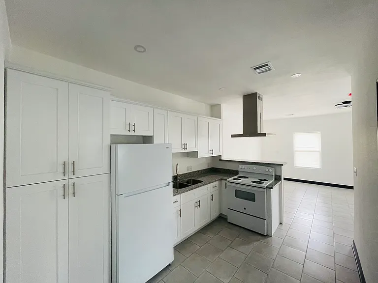 1217 Azalea Ct #B — Photo 3