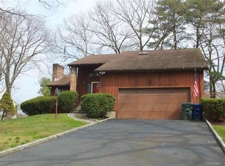 70 Pine Point Dr, Bridgeport, CT 06606