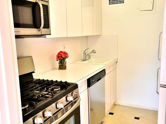 5th image of 55 E 9th St APT 8F