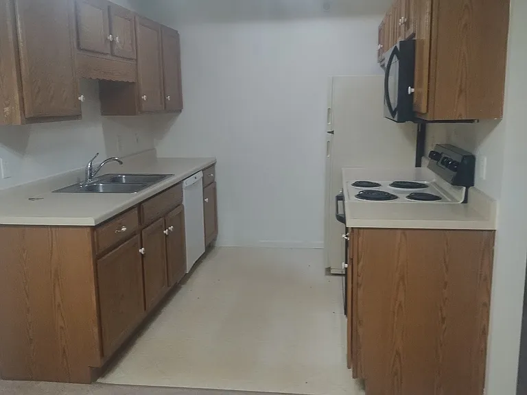 Country Village Apartments — Photo 6