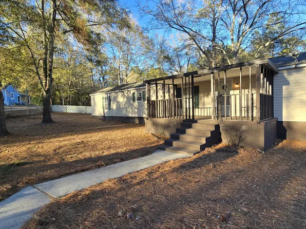 77 3rd St, Williston, SC 29853