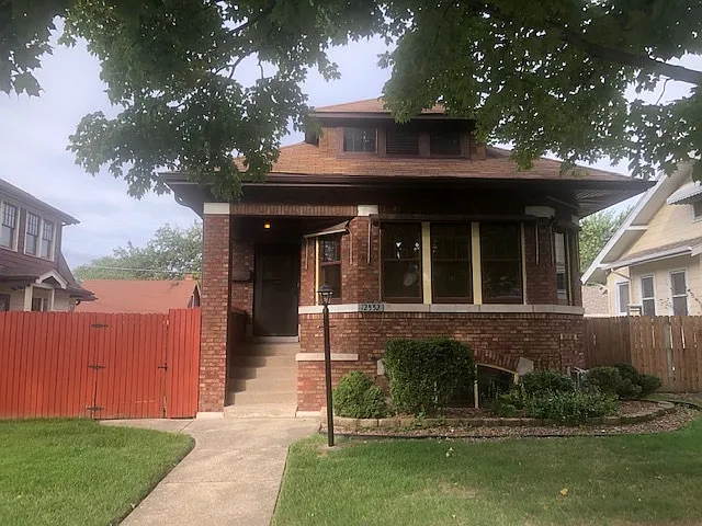 12552 Elm St photo 1