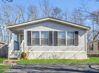 4 Cedar Ct, Manalapan, NJ 07726