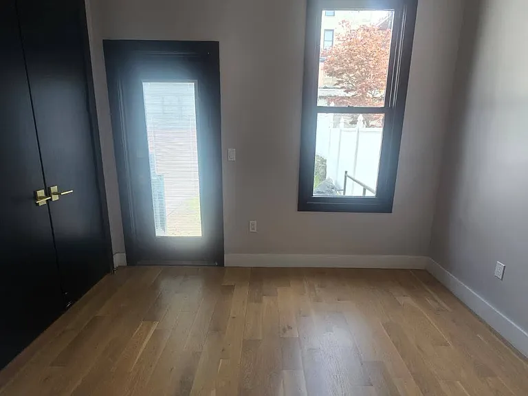 172 New York Ave #1R — Photo 7
