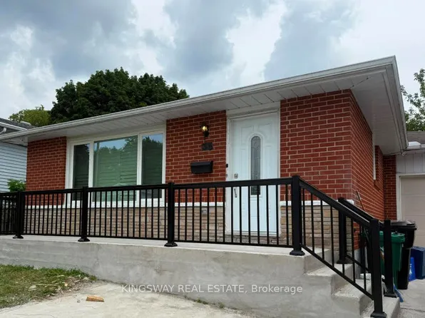 35 Silver Aspen Cres, Kitchener, ON N2N 1H5