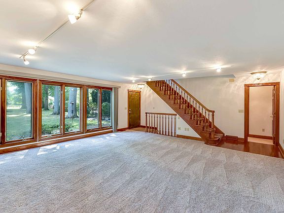 5th image of 25751 Hilliard Blvd