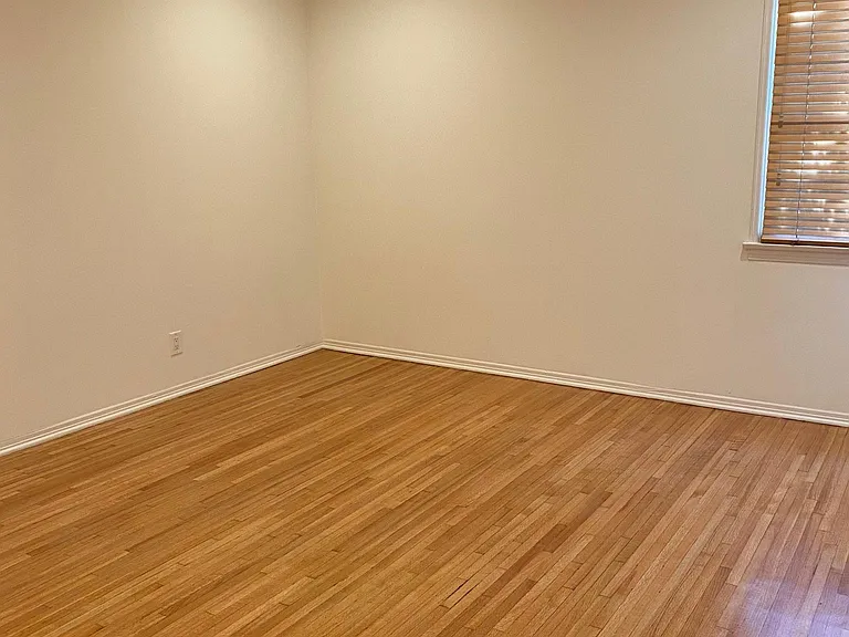4721 Cahuenga Blvd — Photo 24