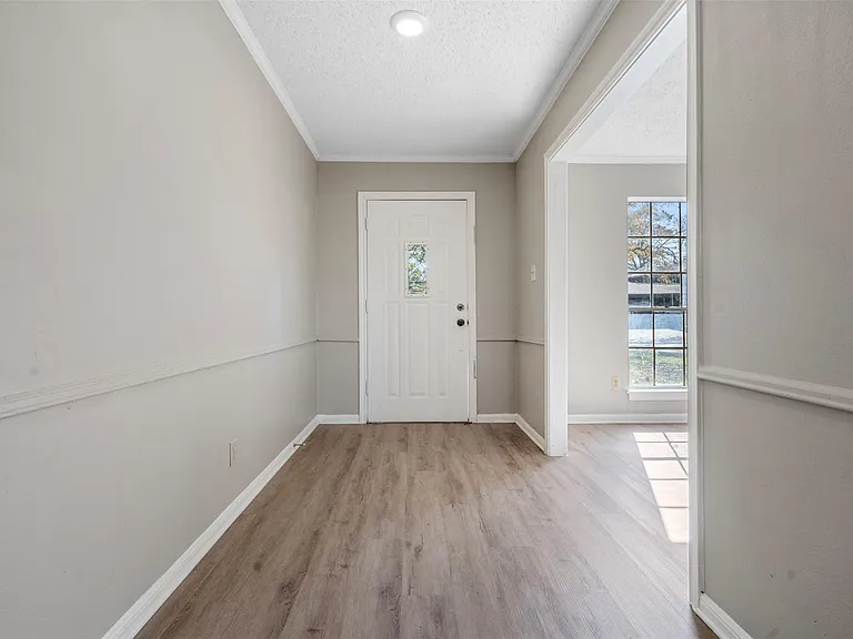 4106 Cypress Hill Dr — Photo 3