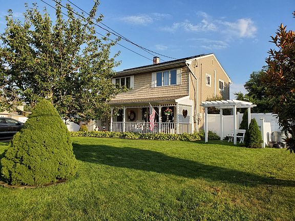 3rd image of 83 Cannon Dr