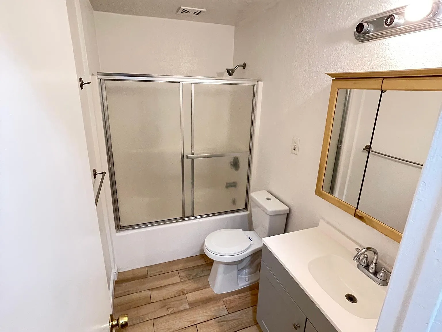 5890 Noble St — Photo 2