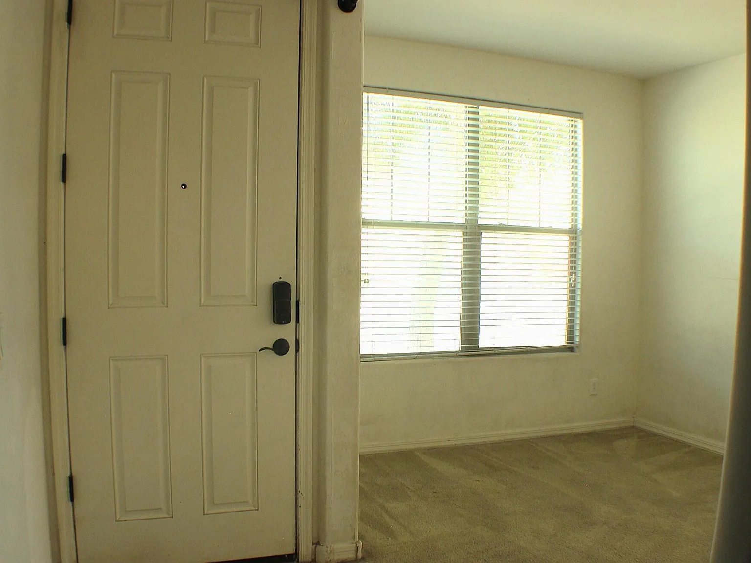 3 bed, 2.0 bath, 1785 sqft, $1,900 — Photo 3