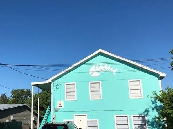 717 6th St, San Leon, TX 77539