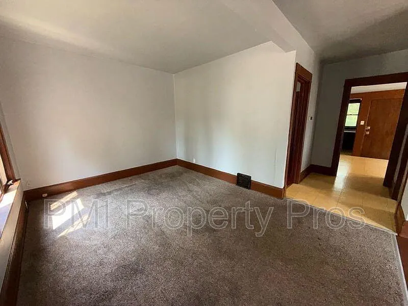 2 bed, 1.0 bath, $900 — Photo 4