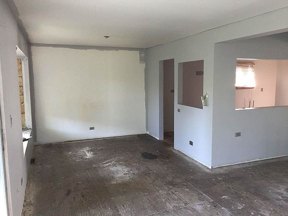 5th image of 548 Leslie Ln