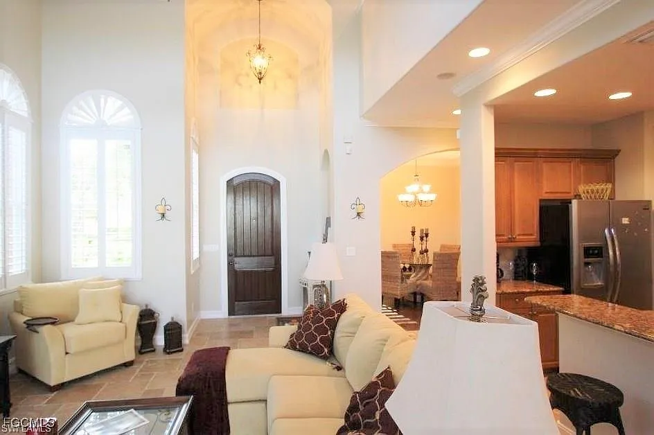 4 bed, 2.5 bath, 2483 sqft, $10,950 — Photo 4