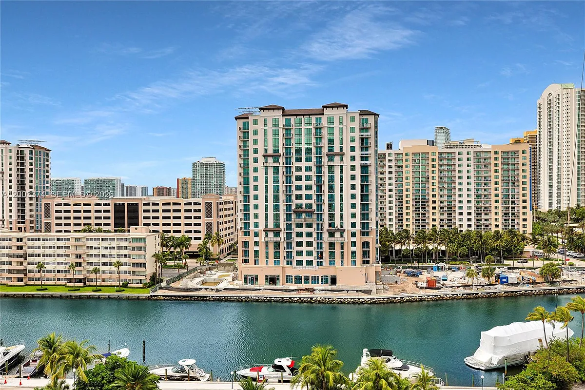Building Photo - 100 Bayview Dr #1002