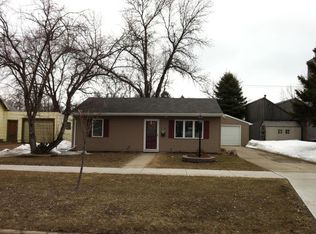 1017 S 20th St, Grand Forks, ND 58201