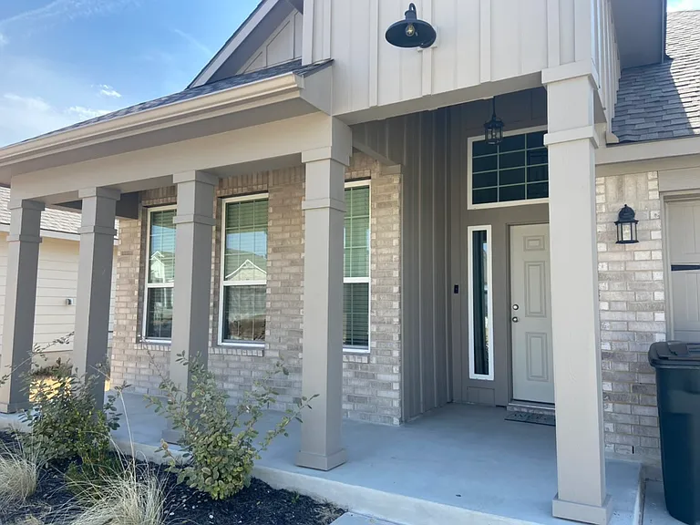 909 James Parker Cir — Photo 2