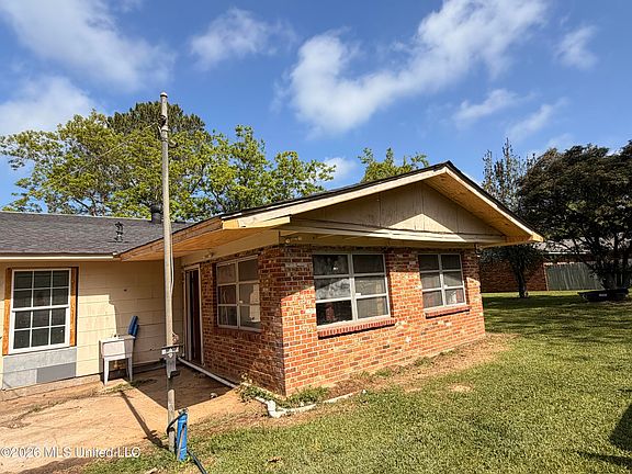 4th image of 527 Carpenter St
