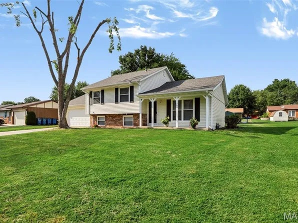 203 Meadow Dr, Troy, IL 62294