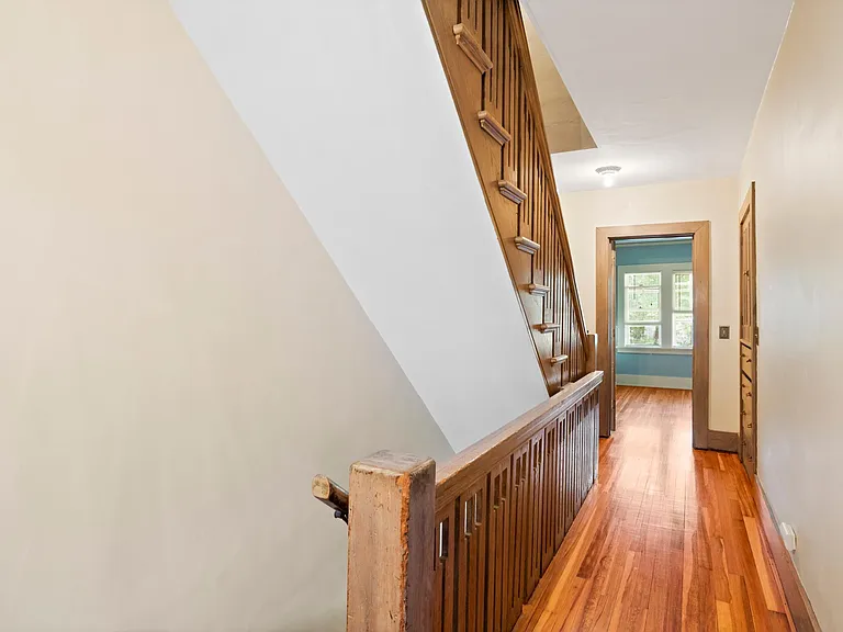 18 Calumet St — Photo 17