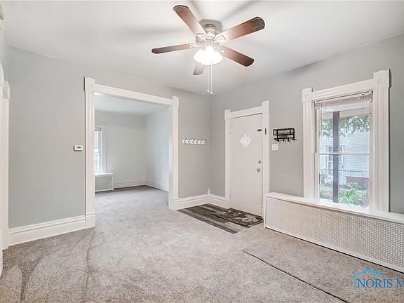 4th image of 836 Woodsdale Ave