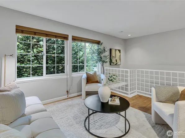 952 N 35th Street #102, Seattle, WA 98103