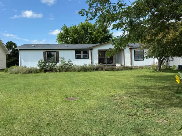 418 E Front St, Minneola, KS 67865