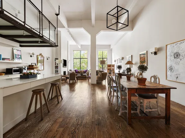377 West 11th Street 3A image 3 of 18