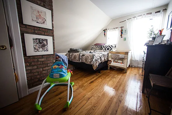 Rented by Metropolitan Realty | media 3