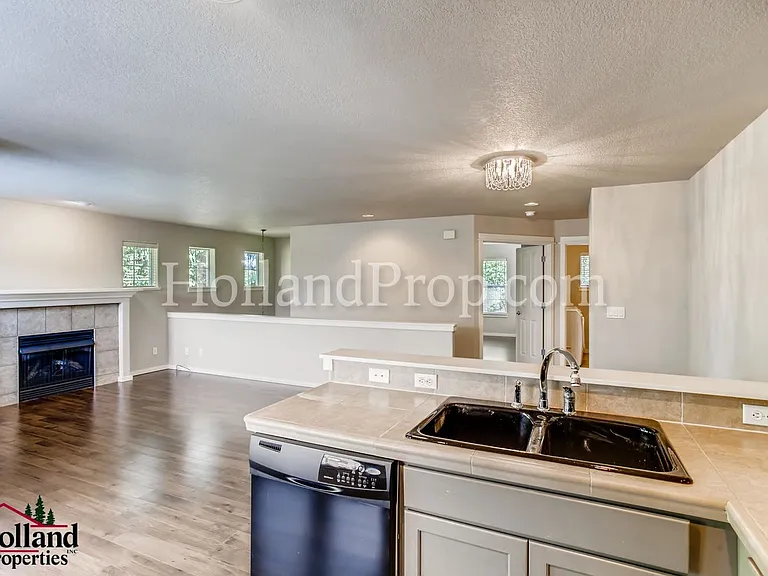 977 NE 73rd Ave — Photo 12