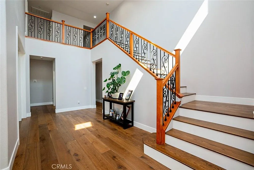 Building Photo - 1846 W Ash St #3