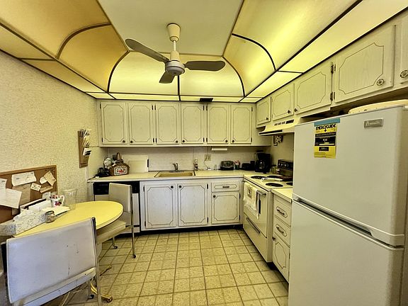 5th image of 232 E Wellington Dr #G