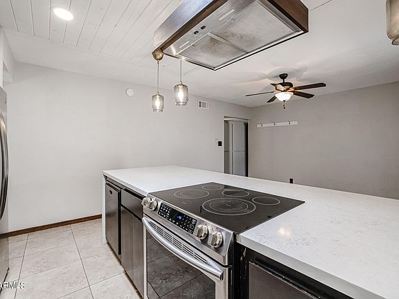 4th image of 241 Laguna Drive W