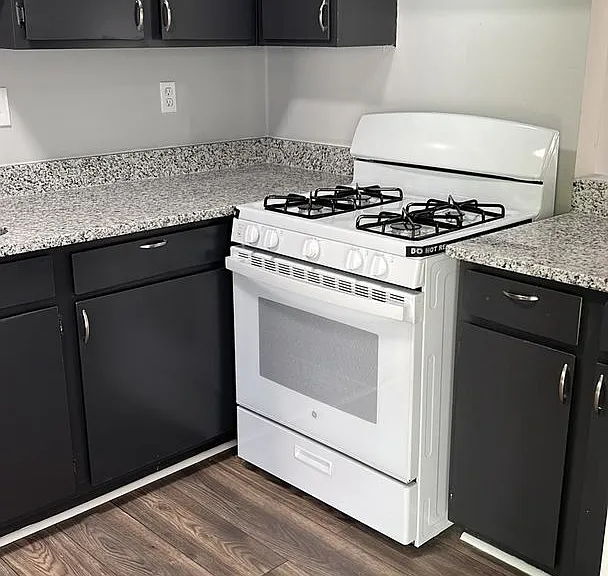 2051 Lenoa Ln — Photo 15
