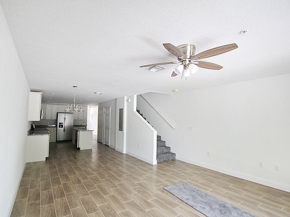 5th image of 116 SE 8th Ave #11