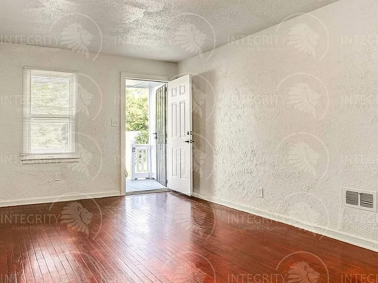 4411 S Benton Ave — Photo 10