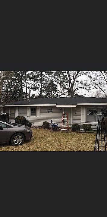 1st image of 409 Honeysuckle Dr
