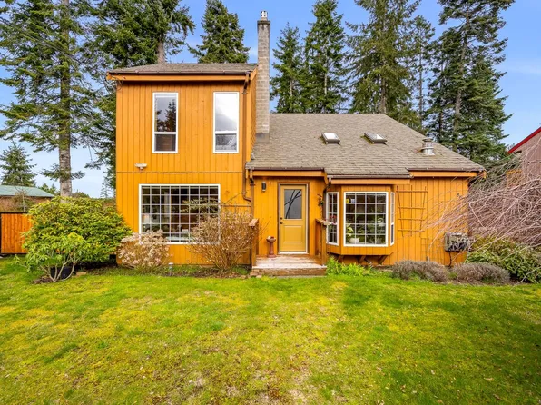 8876 Henderson Ave, Comox Valley, BC V9J 1A6