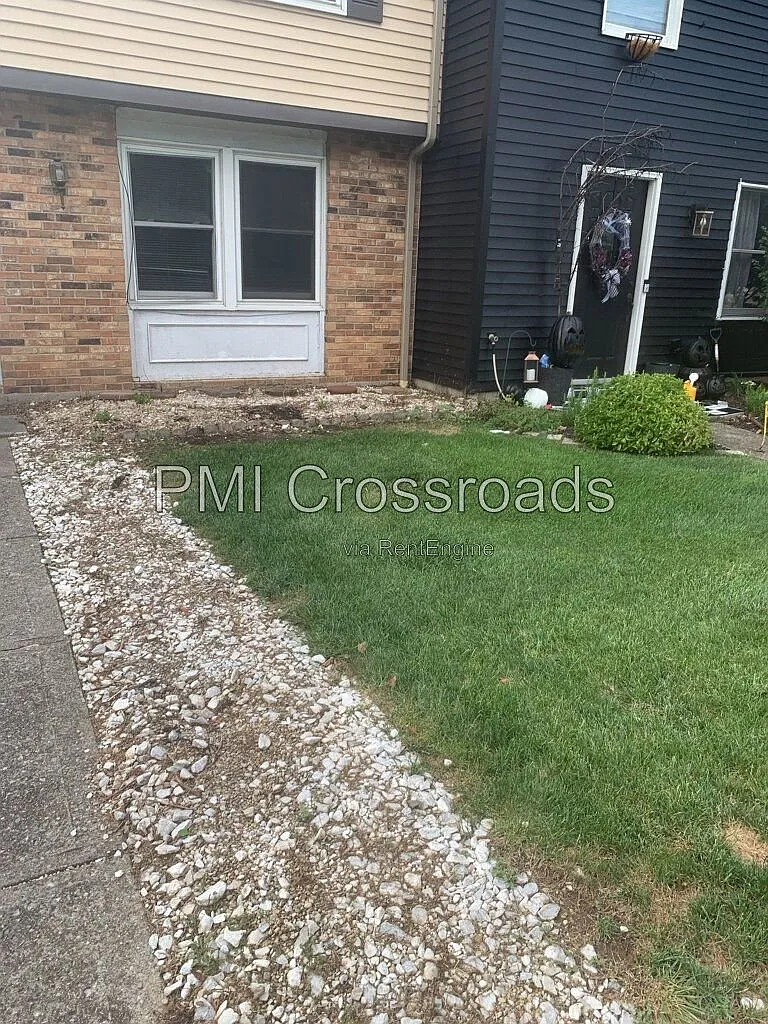3 bed, 1.5 bath, 1240 sqft, $1,845 — Photo 3
