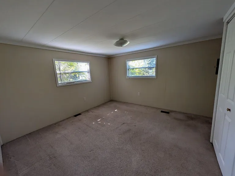 14 Seagroves St — Photo 16