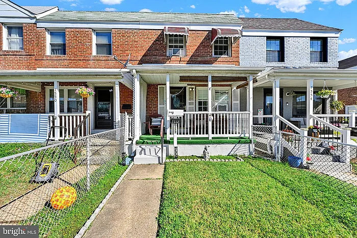 3 bed, 2.0 bath, $2,300 — Photo 2