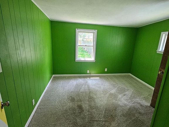 4th image of 811 Rock St